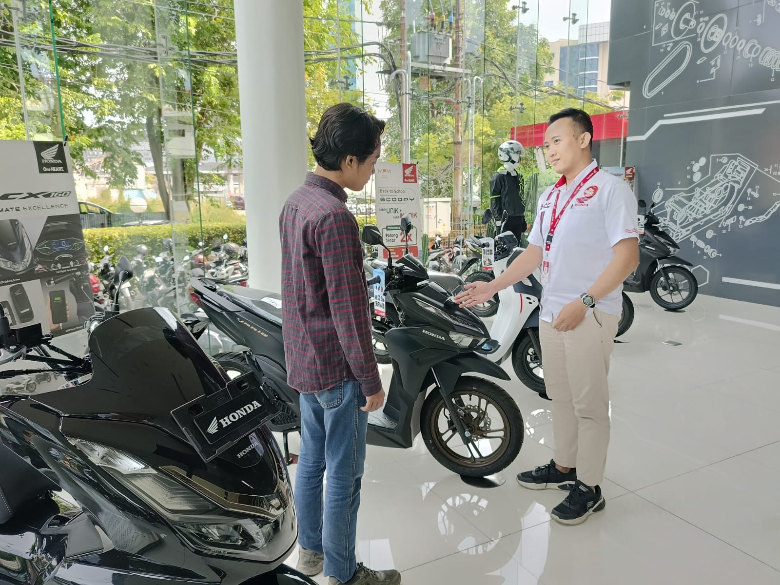 Press Release Berikan Kenyamanan Konsumen, MPM Honda Jatim Lengkapi Honda Front Line People Dengan ID Card Resmi. 